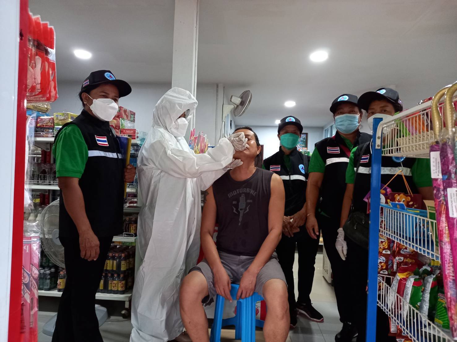 โรงพยาบาลส่งเสริมสุขภาพตำบลหาดคำ ได้ลงพื้นที่ หมู่ 7 บ้านฝ้าย โครงการเฝ้าระวังการติดเชื้อไวรัส โคโรน่า(covid-19)
