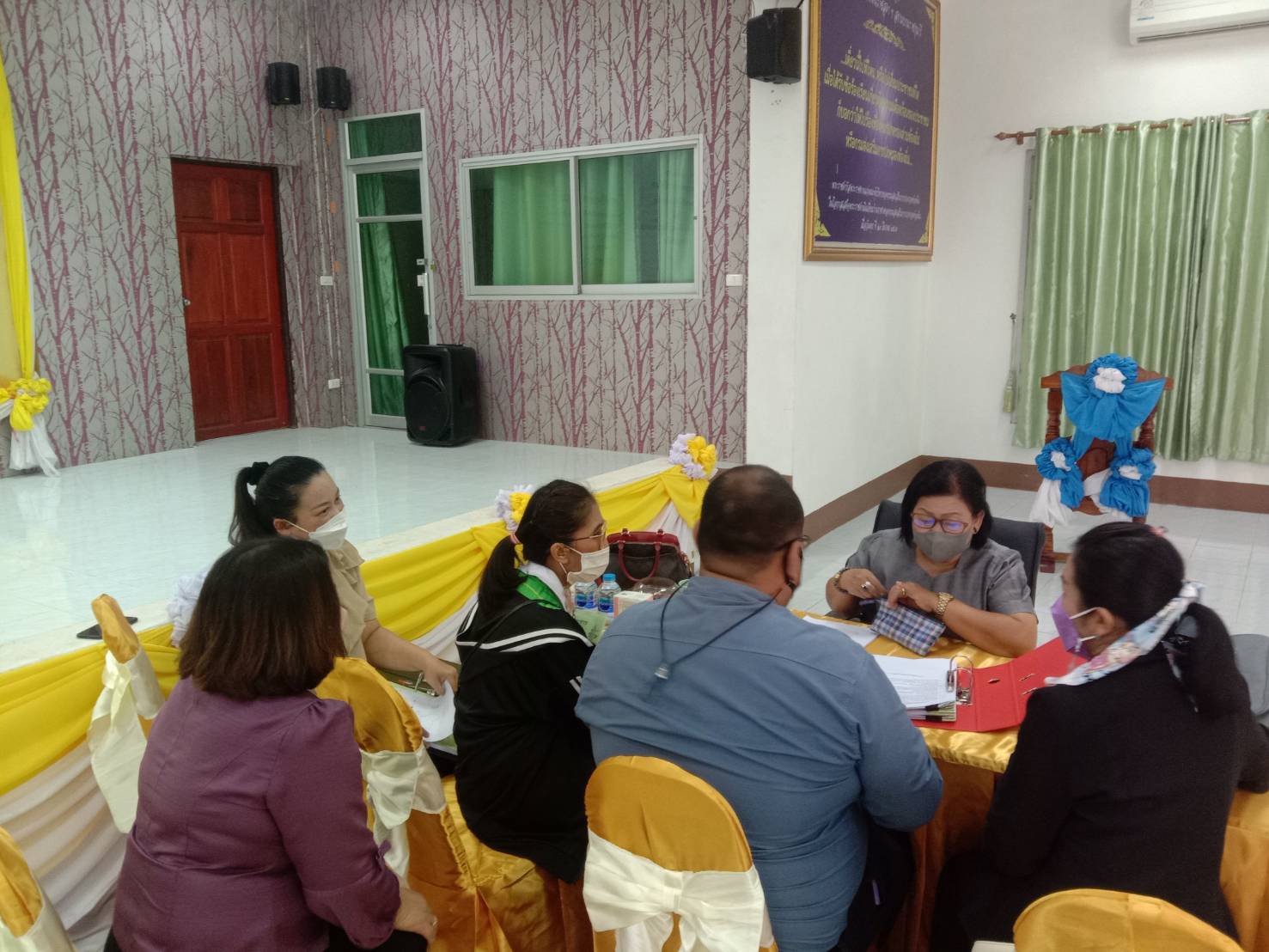 งานกองคลัง ออกตรวจนิเทศการปฏิบัติงาน ด้านการเงิน บัญชี และการพัสดุ ประจำปีงบประมาณ 2565 ณ เทศบาลตำบลหนองสองห้อง