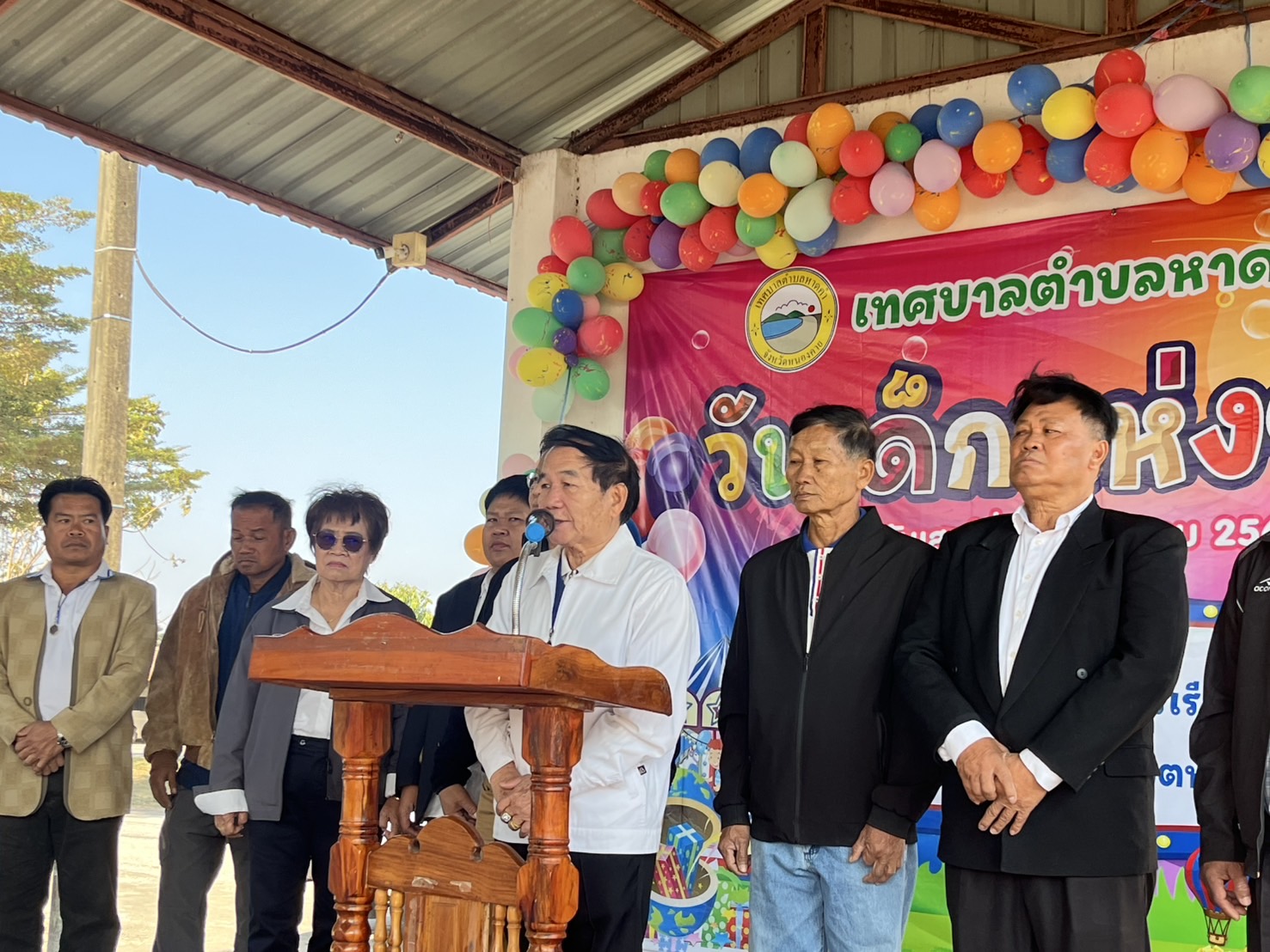 วันเสาร์ ที่ 11 มกราคม 2568 เวลา 09.00 น. ณ ลานอเนกประสงค์ ข้างสำนักงานเทศบาลตำบลหาดคำ นายถาวร ชัยจันทร์ นายกเทศมนตรีตำบลหาดคำ เป็นประธานในพิธีเปิดงานกิจกรรม “วันเด็กแห่งชาติ” ประจำปี 2568 โดยมี คณะผู้บริหาร หัวหน้าส่วนงานราชการ สมาชิกสภาฯ และพนักงานเทศบา